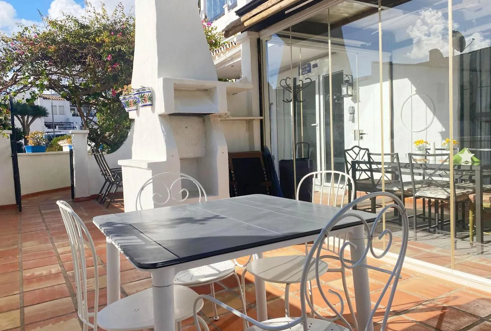 2 Bedroom With Spacious Terrace Pueblo Evita Benalmádena